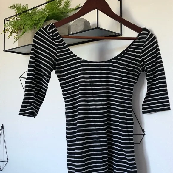 3/30$ Top - Picture 2 of 3